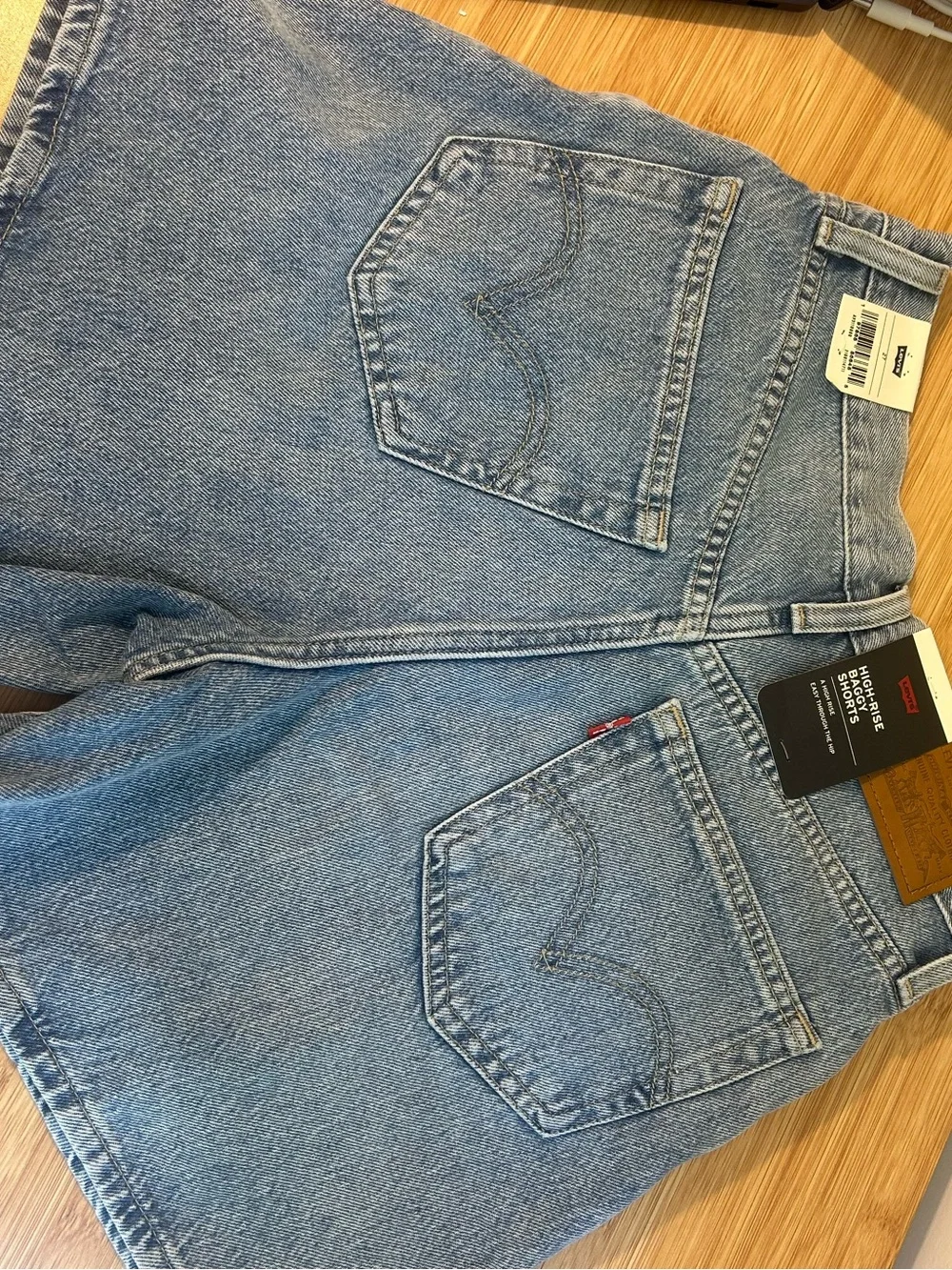 NWT Levi’s High Rise Baggy Denim Shorts Size 27 Light Wash